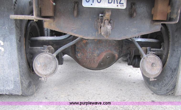 image for item 5227 1991 International Series 4900 dump truck