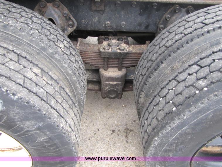 image for item 5227 1991 International Series 4900 dump truck