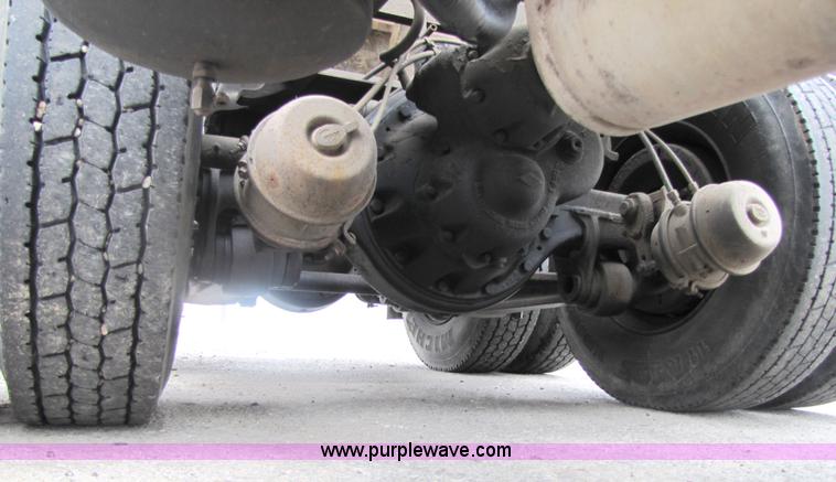 image for item 5227 1991 International Series 4900 dump truck