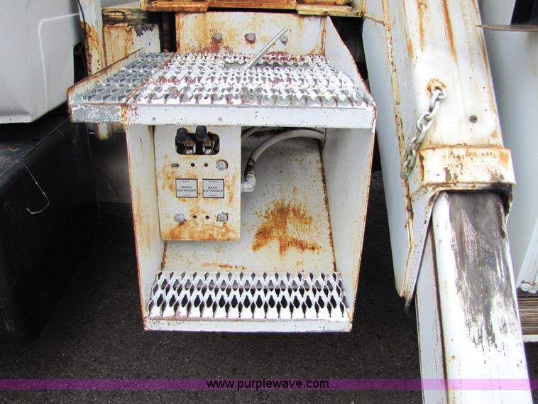 image for item 5228 1988 Chevrolet C70 bucket truck with winch