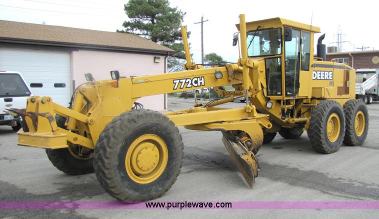 image for item 5230 1999 John Deere 772CH motor grader