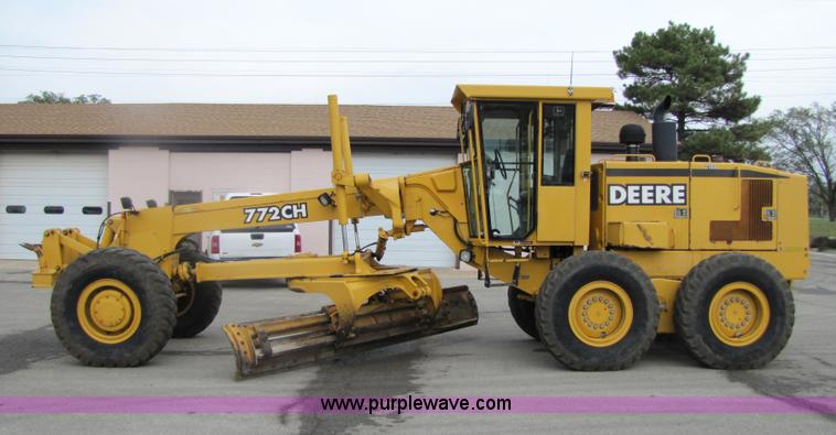 image for item 5230 1999 John Deere 772CH motor grader