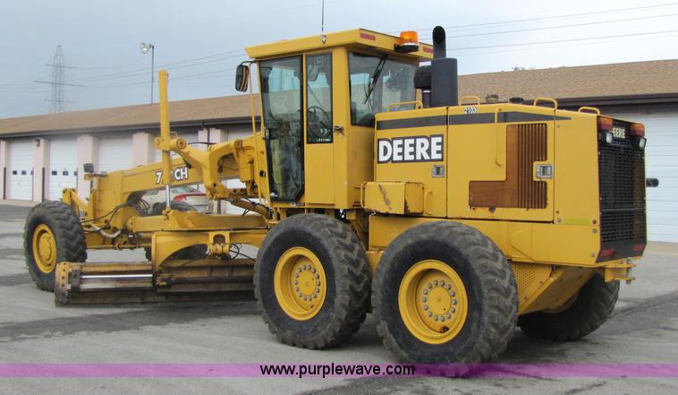 image for item 5230 1999 John Deere 772CH motor grader