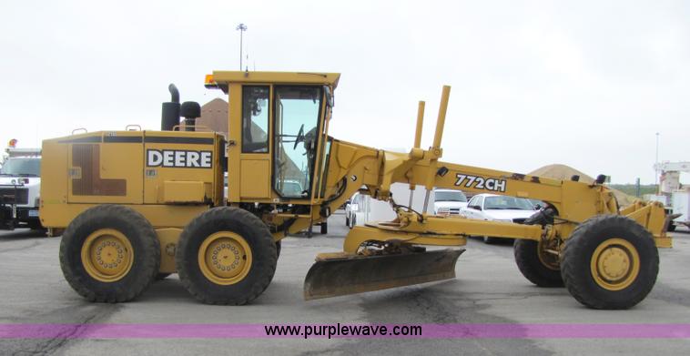 image for item 5230 1999 John Deere 772CH motor grader