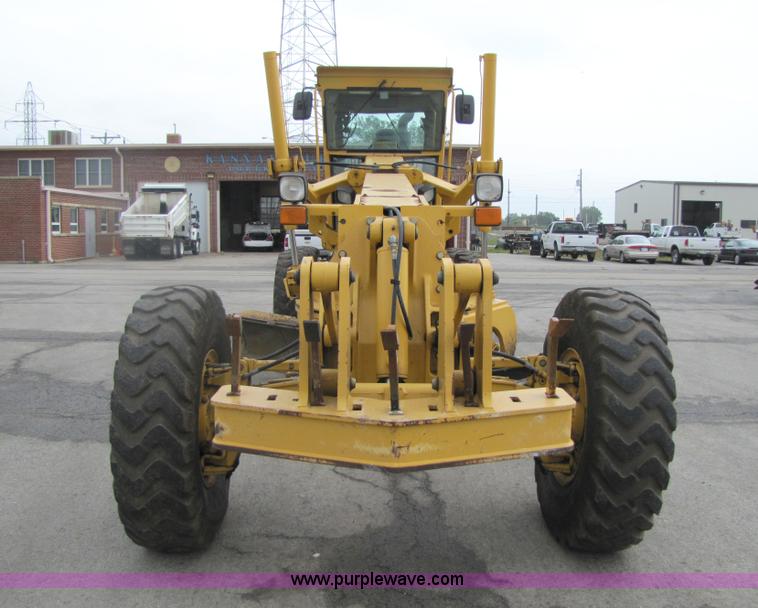 image for item 5230 1999 John Deere 772CH motor grader