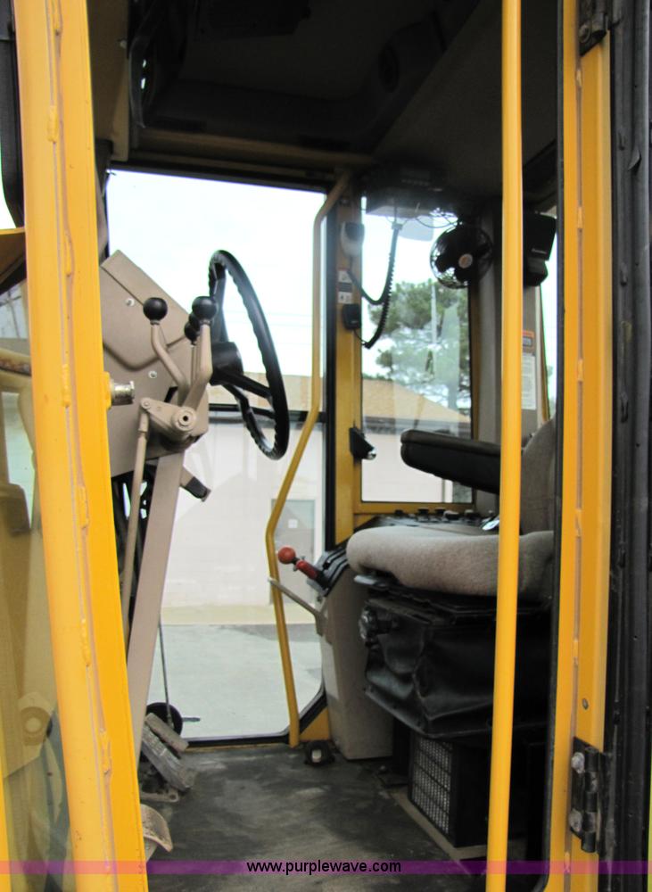 image for item 5230 1999 John Deere 772CH motor grader