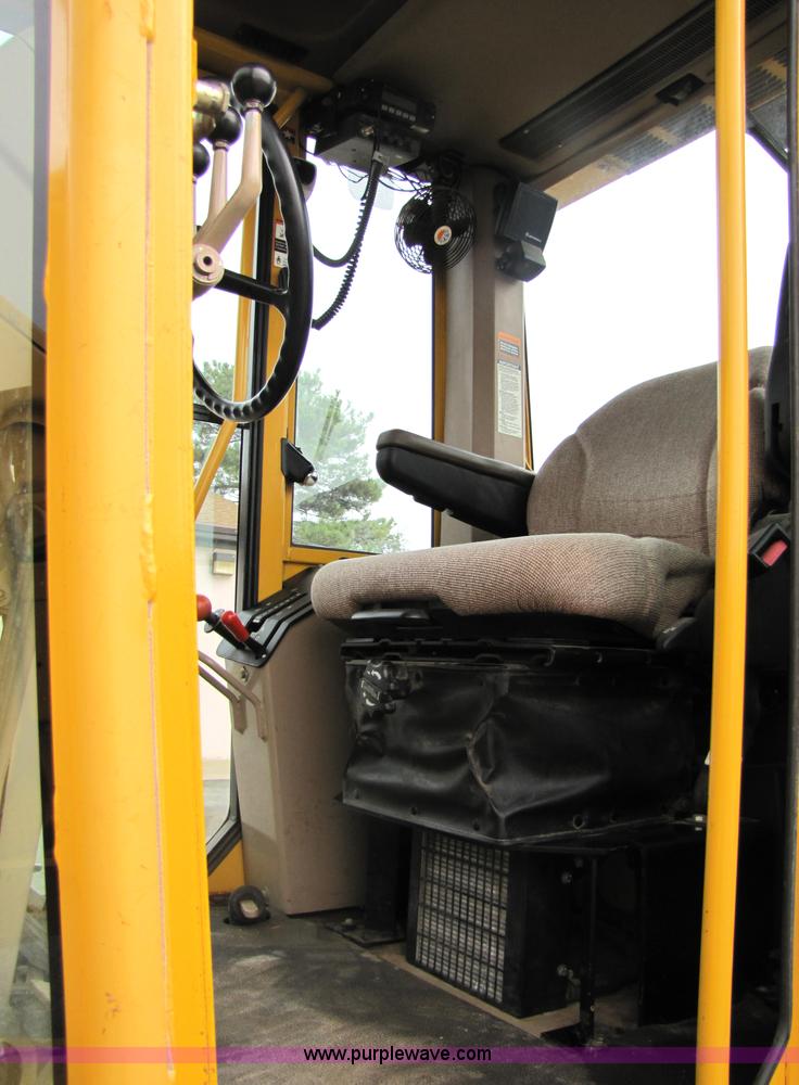 image for item 5230 1999 John Deere 772CH motor grader