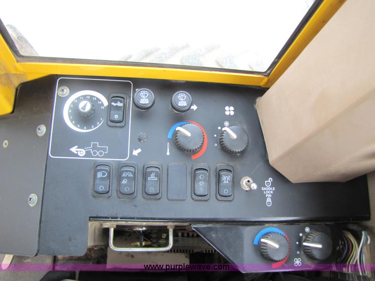 image for item 5230 1999 John Deere 772CH motor grader