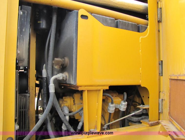 image for item 5230 1999 John Deere 772CH motor grader