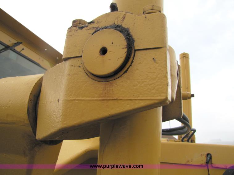 image for item 5230 1999 John Deere 772CH motor grader