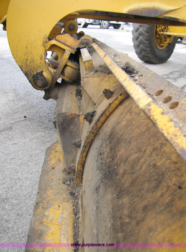 image for item 5230 1999 John Deere 772CH motor grader