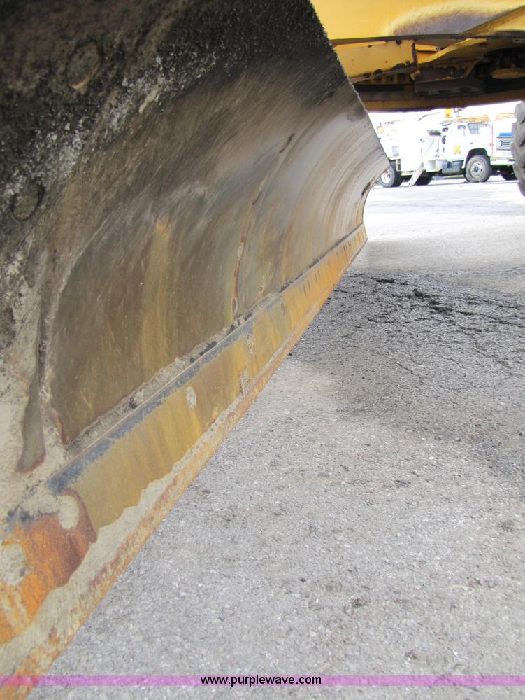 image for item 5230 1999 John Deere 772CH motor grader