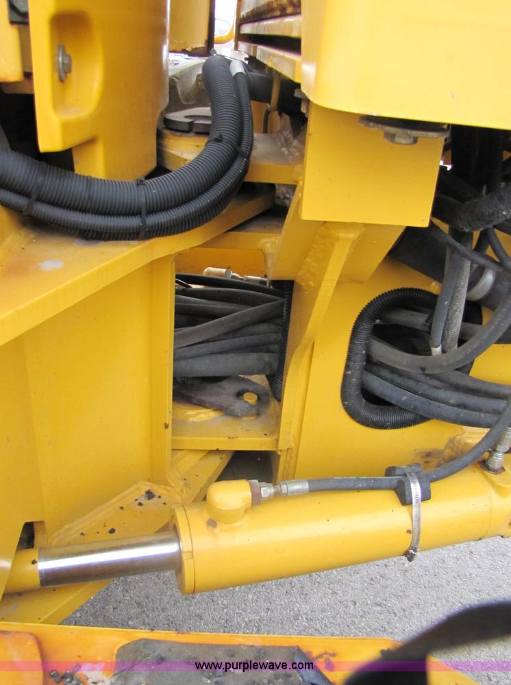 image for item 5230 1999 John Deere 772CH motor grader