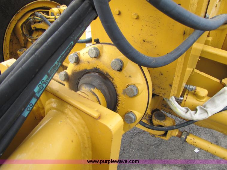 image for item 5230 1999 John Deere 772CH motor grader