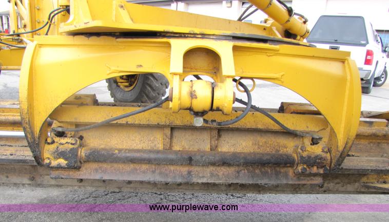 image for item 5230 1999 John Deere 772CH motor grader