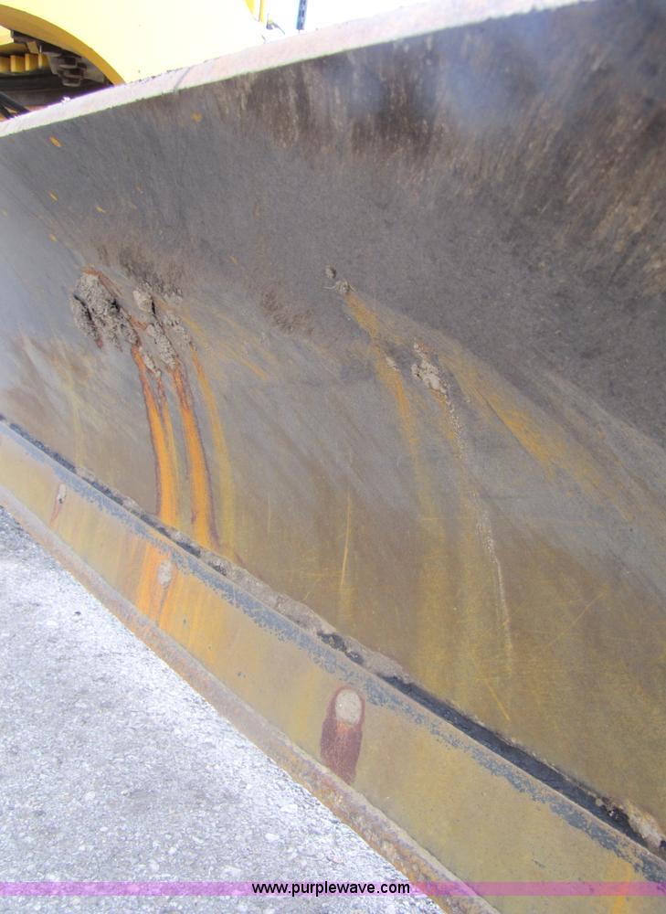 image for item 5230 1999 John Deere 772CH motor grader