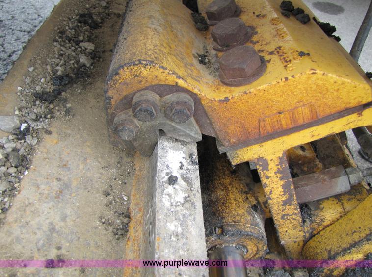 image for item 5230 1999 John Deere 772CH motor grader