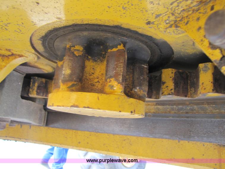 image for item 5230 1999 John Deere 772CH motor grader