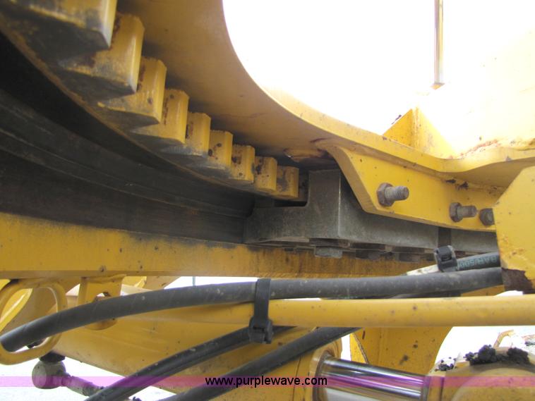 image for item 5230 1999 John Deere 772CH motor grader