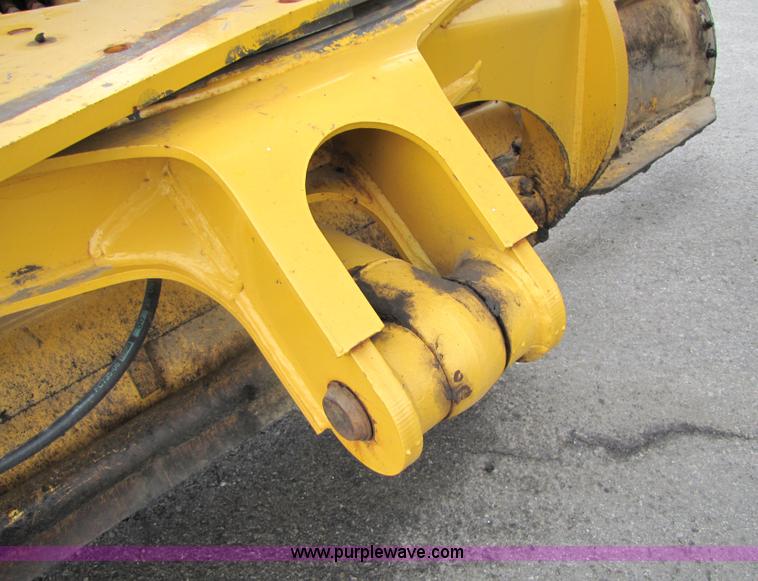 image for item 5230 1999 John Deere 772CH motor grader