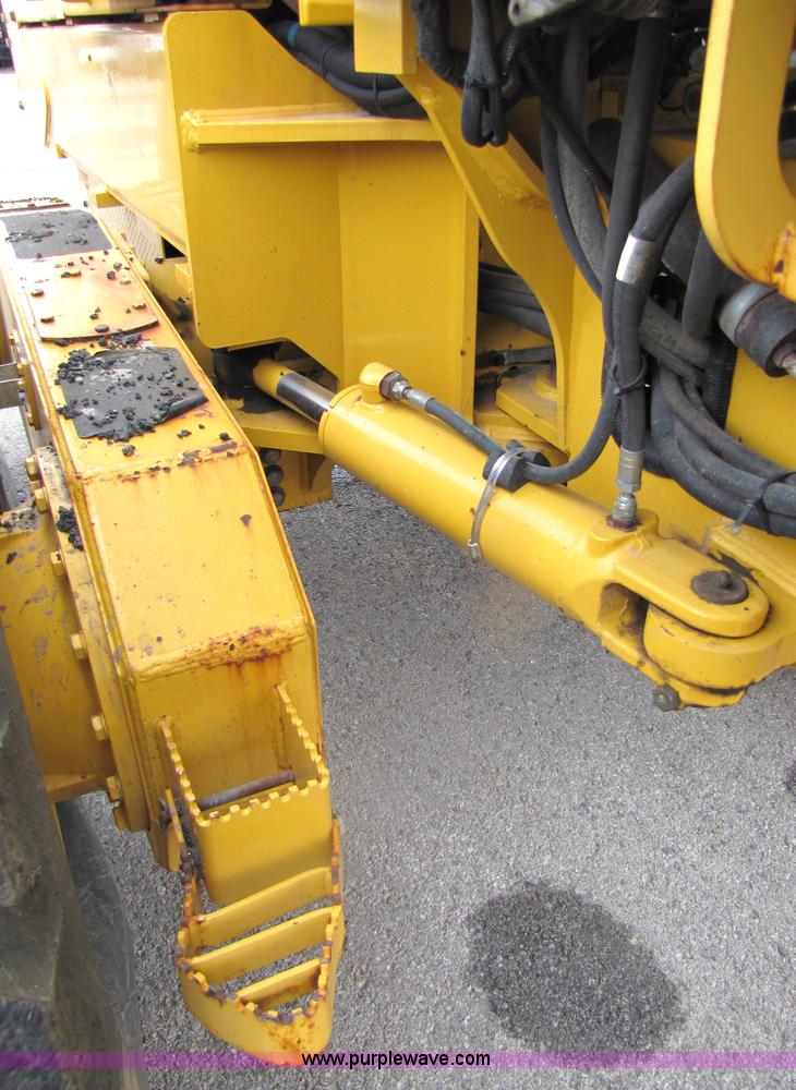 image for item 5230 1999 John Deere 772CH motor grader