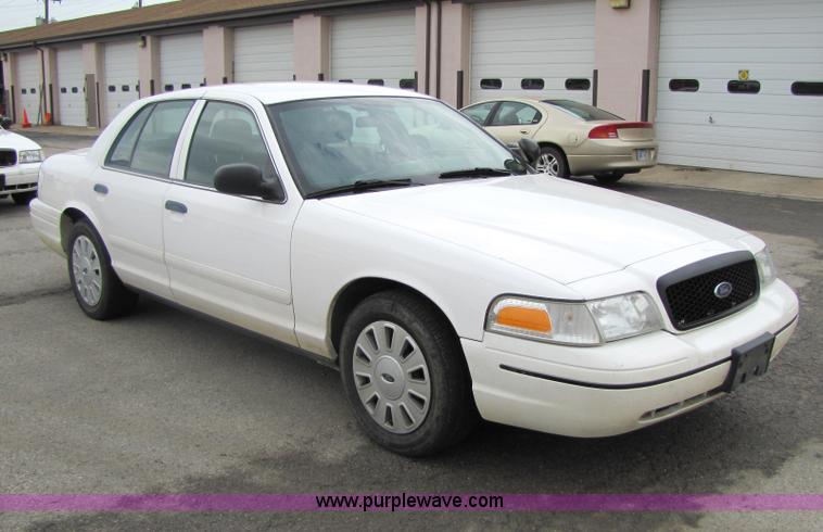 image for item 5242 2007 Ford Crown Victoria Police Interceptor sedan