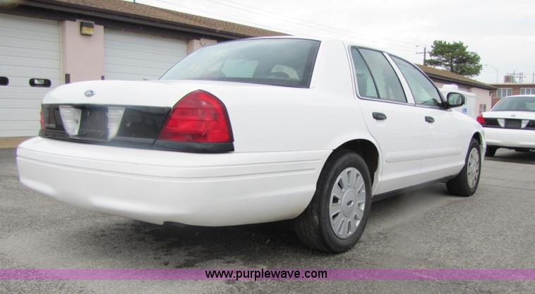 image for item 5243 2007 Ford Crown Victoria Police Interceptor sedan