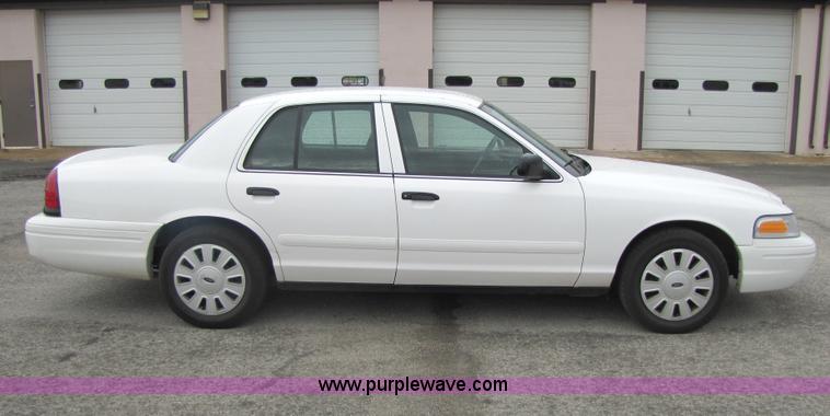 image for item 5244 2007 Ford Crown Victoria Police Interceptor sedan