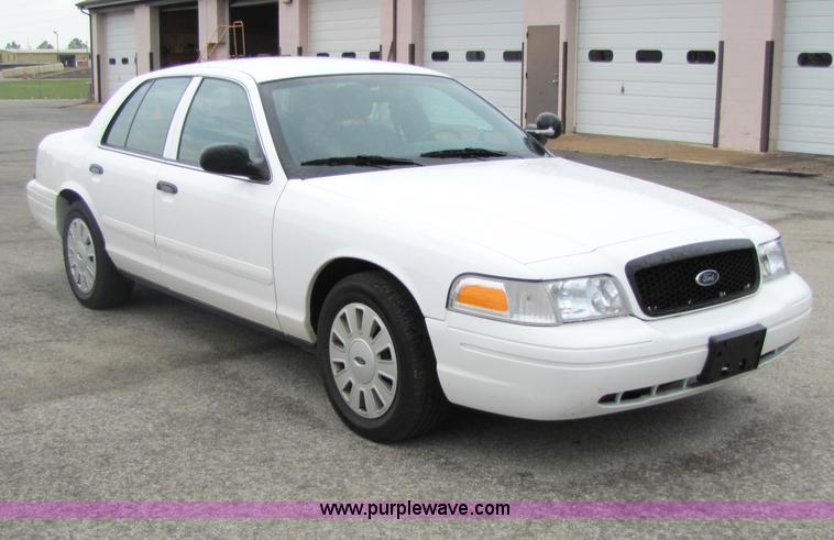 image for item 5244 2007 Ford Crown Victoria Police Interceptor sedan