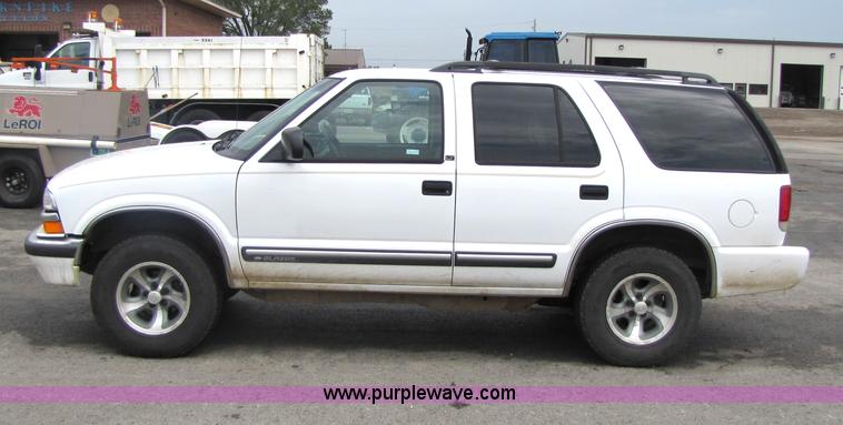 image for item 5245 2001 Chevrolet Blazer