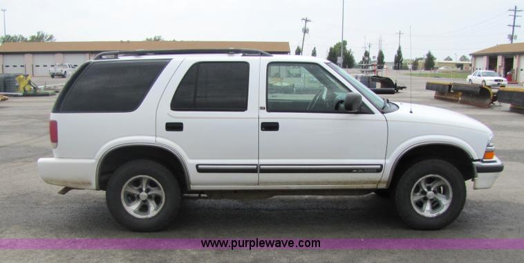 image for item 5245 2001 Chevrolet Blazer