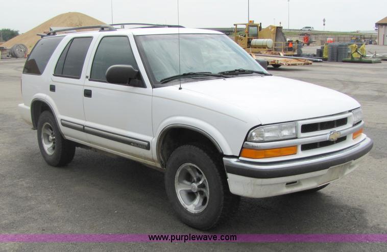 image for item 5245 2001 Chevrolet Blazer