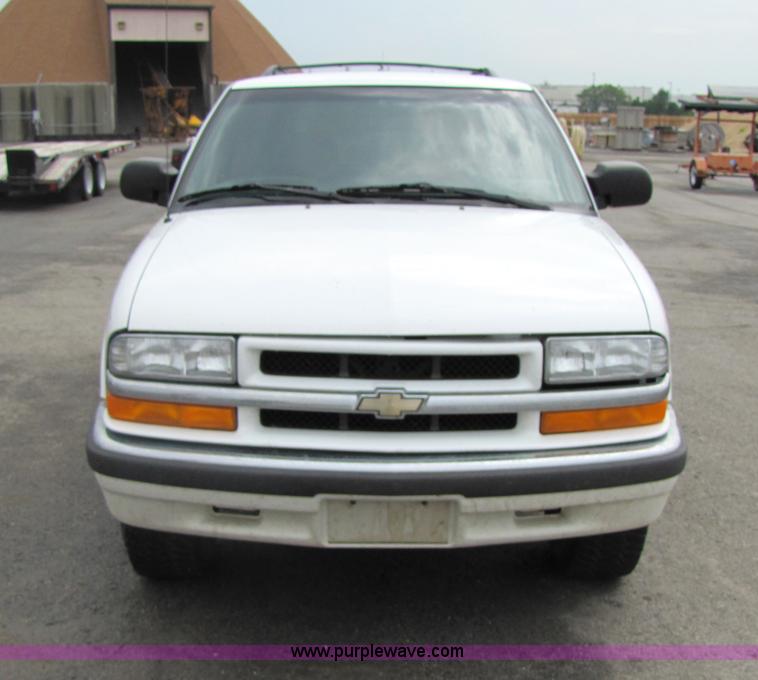 image for item 5245 2001 Chevrolet Blazer