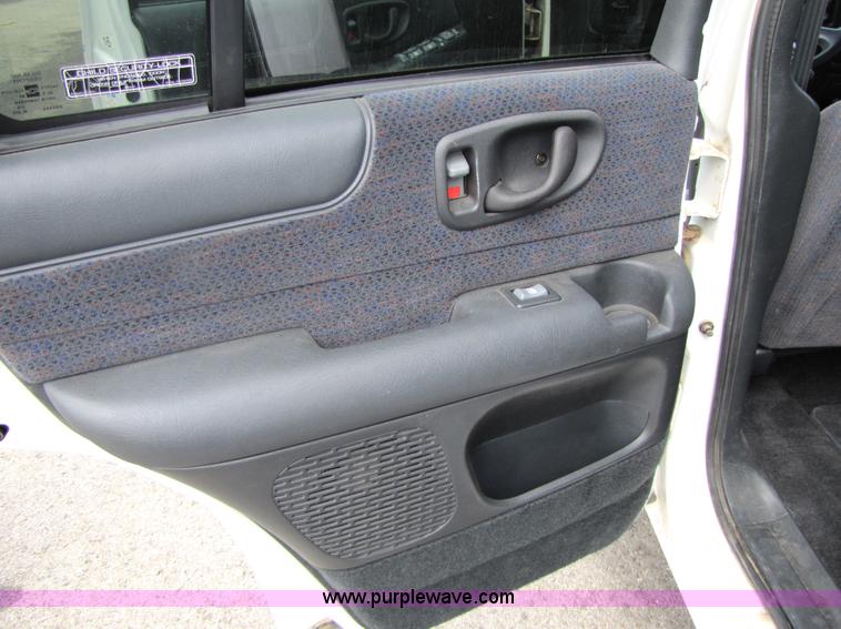 image for item 5245 2001 Chevrolet Blazer