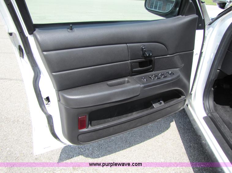 image for item 5254 2007 Ford Crown Victoria Police Interceptor sedan