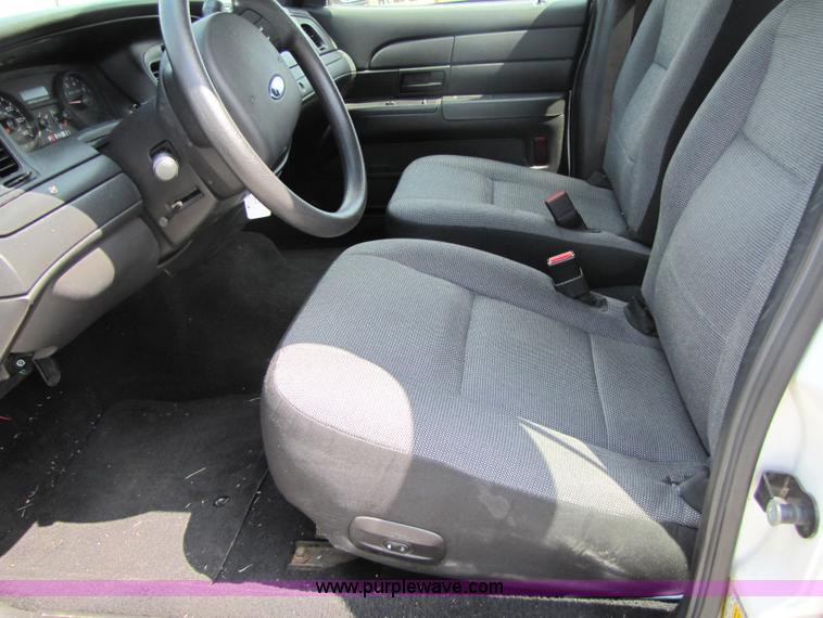 image for item 5254 2007 Ford Crown Victoria Police Interceptor sedan