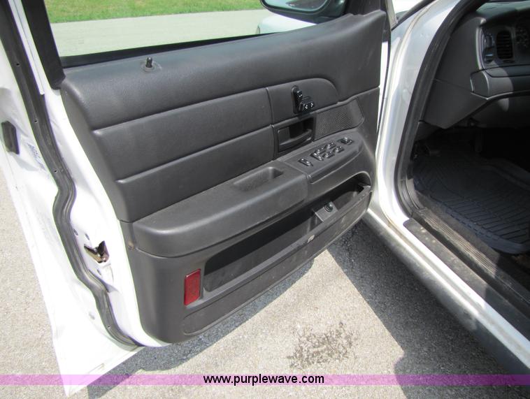 image for item 5257 2006 Ford Crown Victoria Police Interceptor sedan