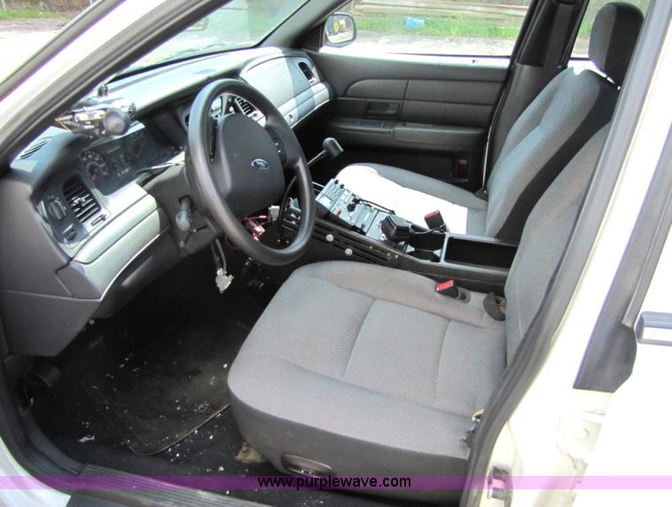 image for item 5259 2006 Ford Crown Victoria Police Interceptor sedan