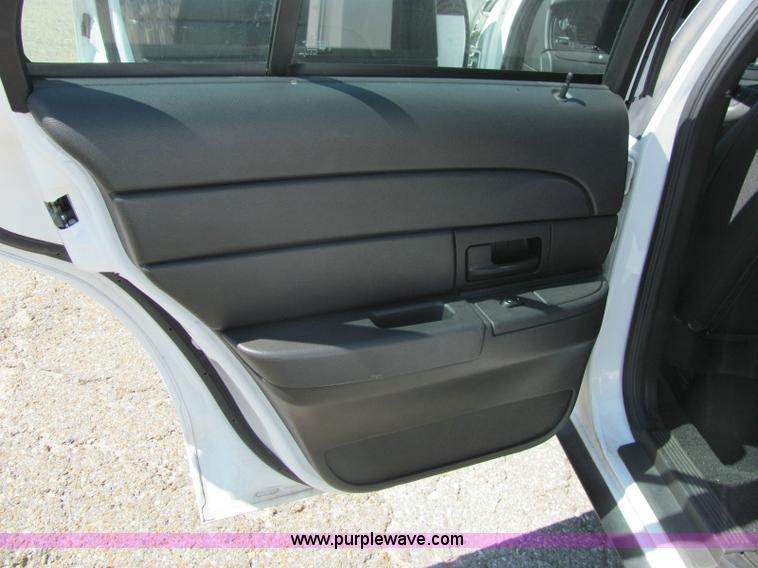 image for item 6269 2007 Ford Crown Victoria Police Interceptor