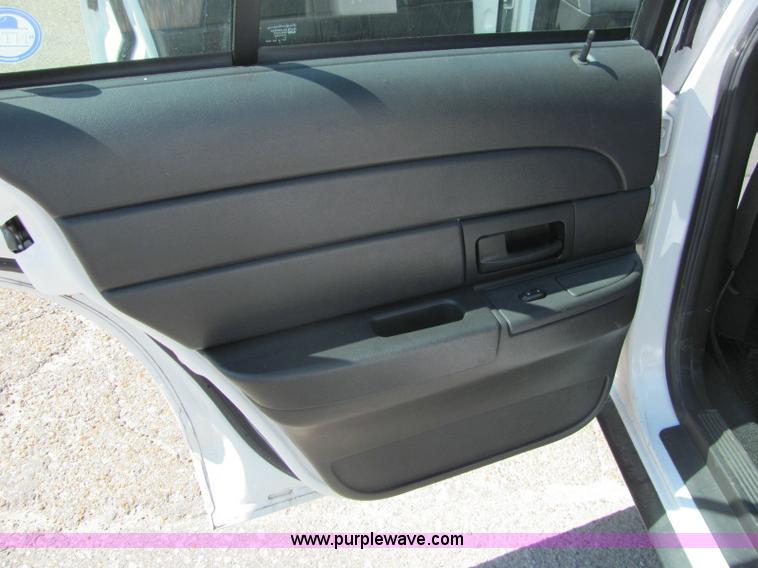image for item 6270 2007 Ford Crown Victoria Police Interceptor