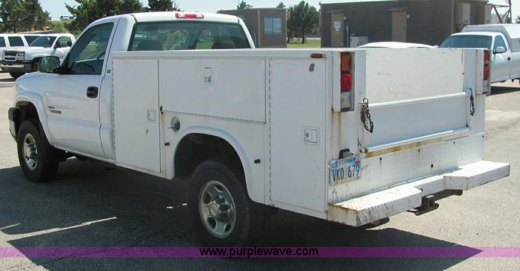 image for item 6274 2004 Chevrolet C2500HD Silverado
