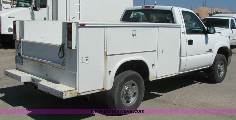 image for item 6274 2004 Chevrolet C2500HD Silverado