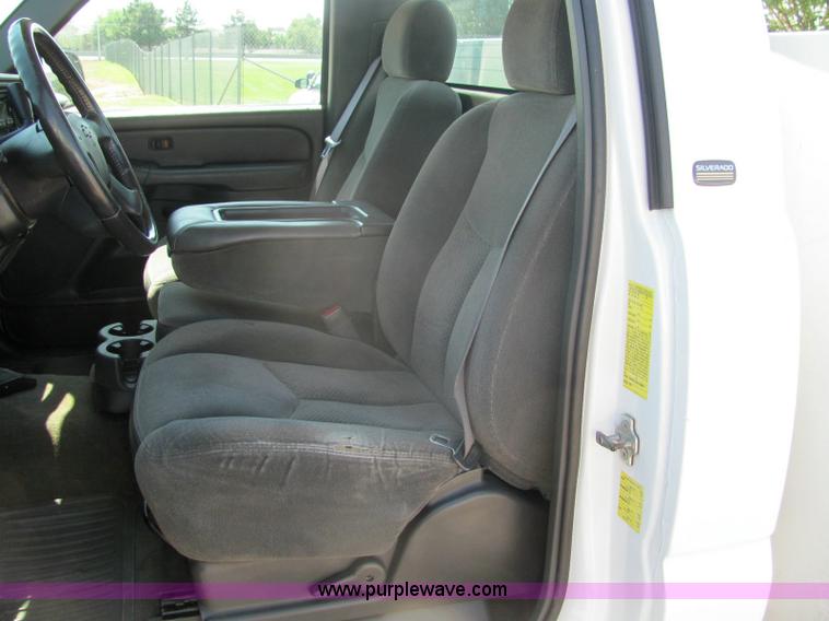 image for item 6274 2004 Chevrolet C2500HD Silverado