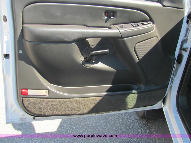 image for item 6274 2004 Chevrolet C2500HD Silverado