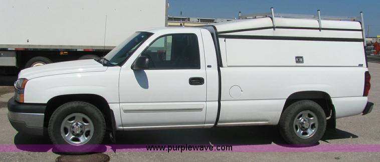image for item 6275 2004 Chevrolet C1500 Silverado pickup truck