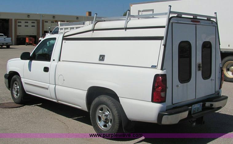 image for item 6275 2004 Chevrolet C1500 Silverado pickup truck