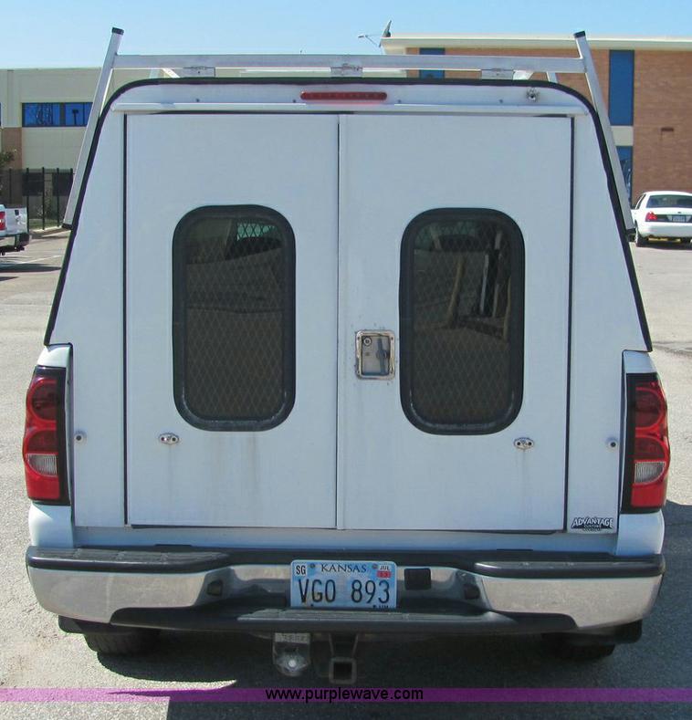 image for item 6275 2004 Chevrolet C1500 Silverado pickup truck