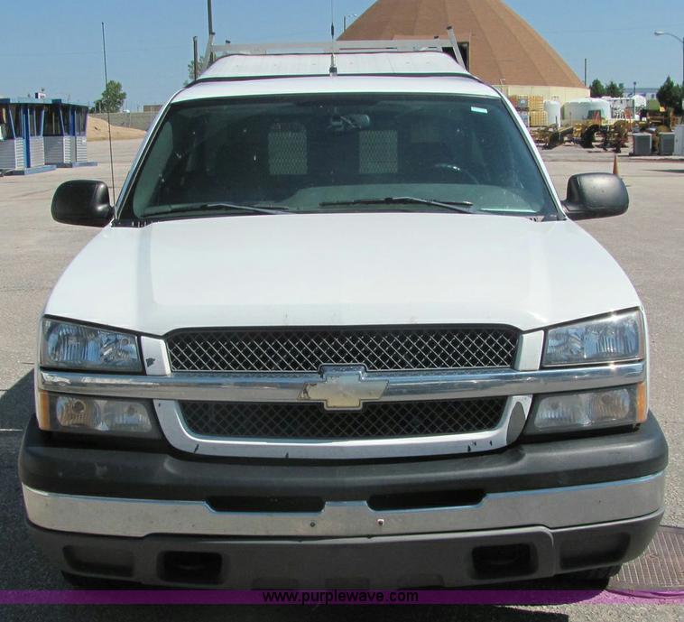 image for item 6275 2004 Chevrolet C1500 Silverado pickup truck
