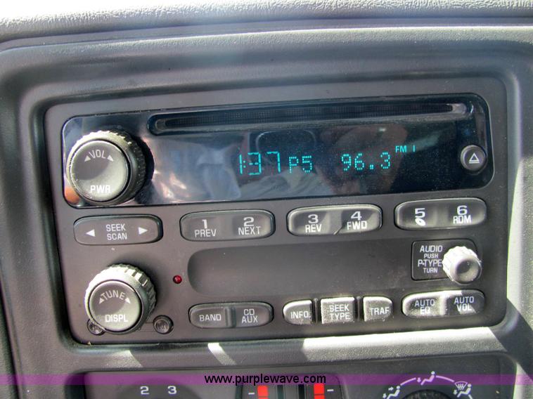 image for item 6275 2004 Chevrolet C1500 Silverado pickup truck