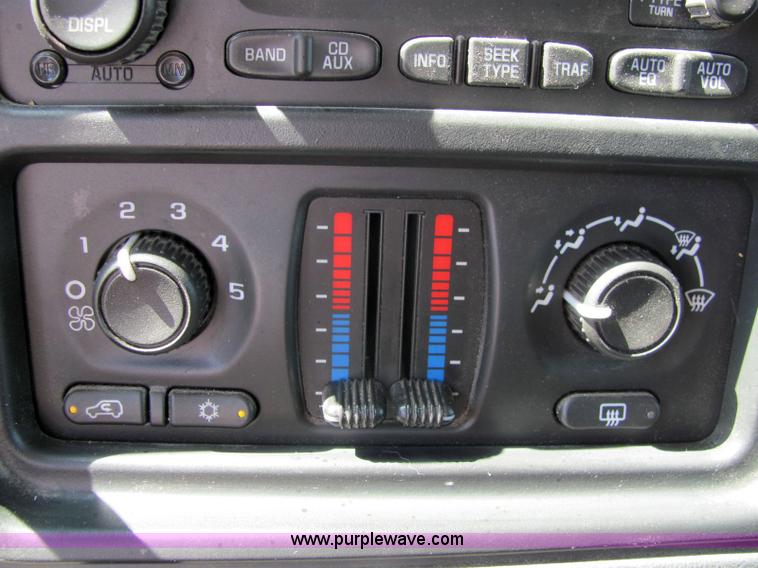 image for item 6275 2004 Chevrolet C1500 Silverado pickup truck